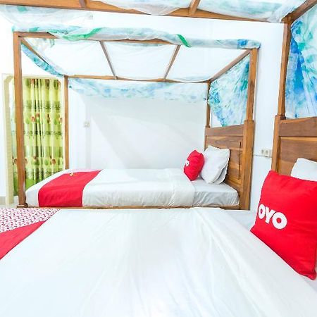 Oyo 1895 Lamancha Homestay Kuta  Экстерьер фото