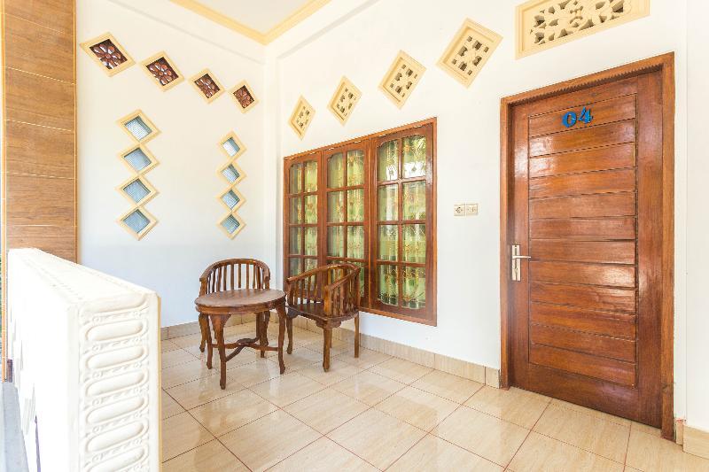 Oyo 1895 Lamancha Homestay Kuta  Экстерьер фото