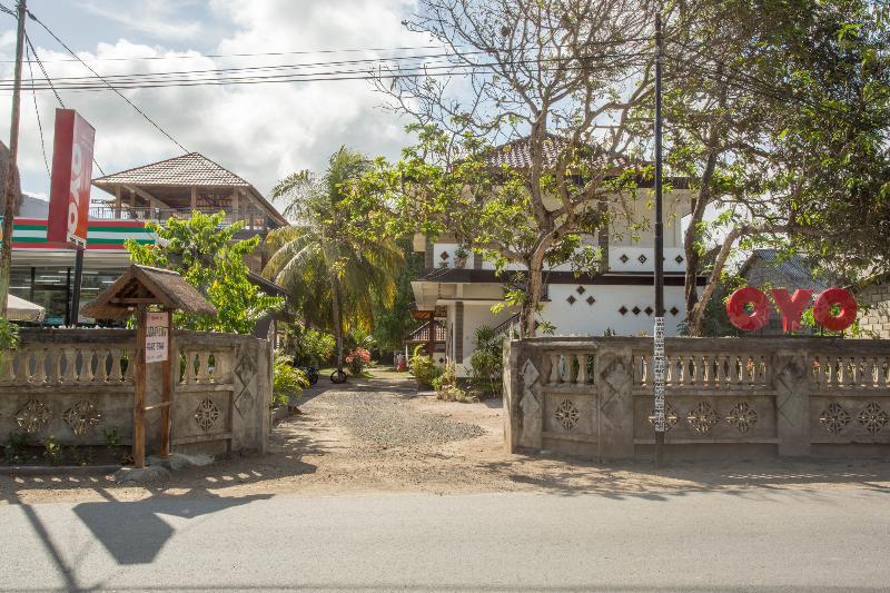 Oyo 1895 Lamancha Homestay Kuta  Экстерьер фото