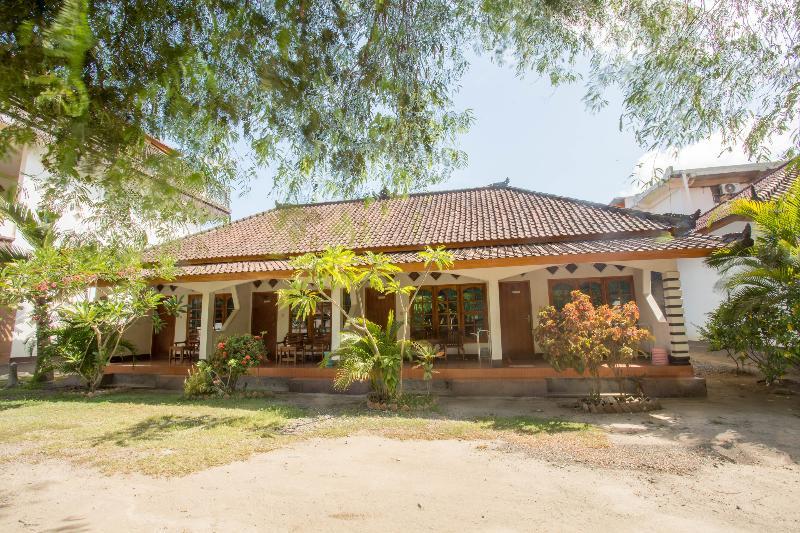 Oyo 1895 Lamancha Homestay Kuta  Экстерьер фото