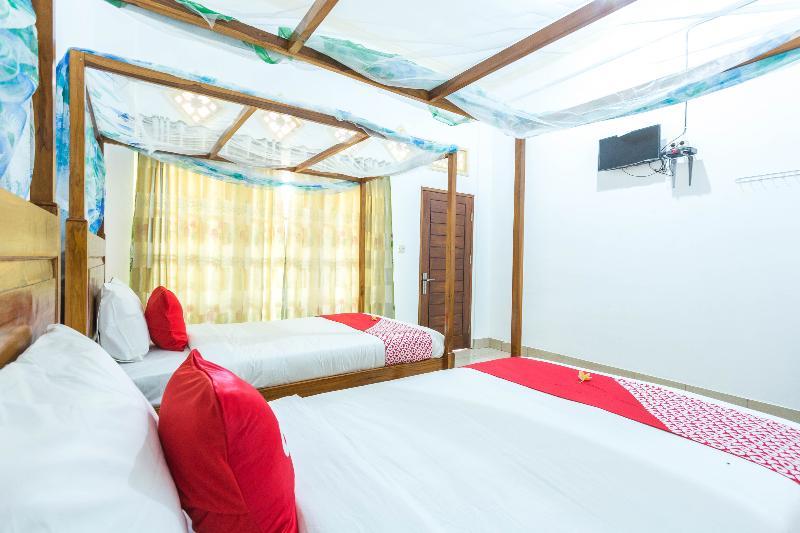 Oyo 1895 Lamancha Homestay Kuta  Экстерьер фото