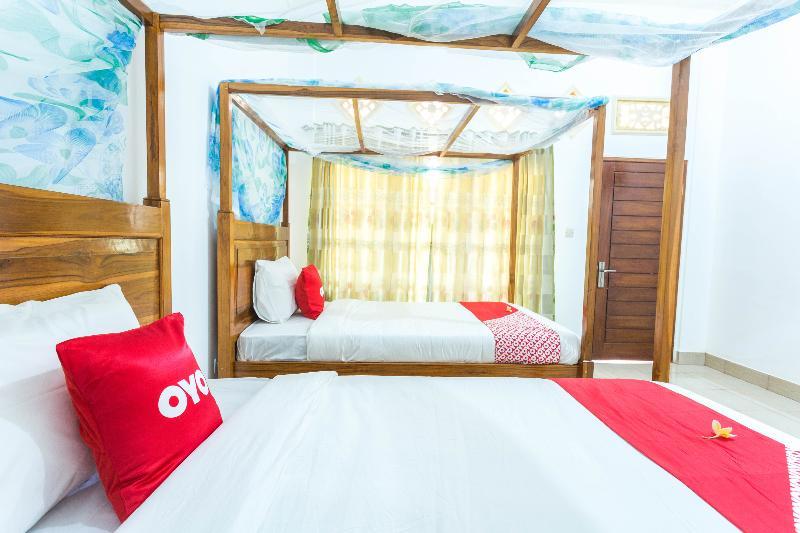 Oyo 1895 Lamancha Homestay Kuta  Экстерьер фото