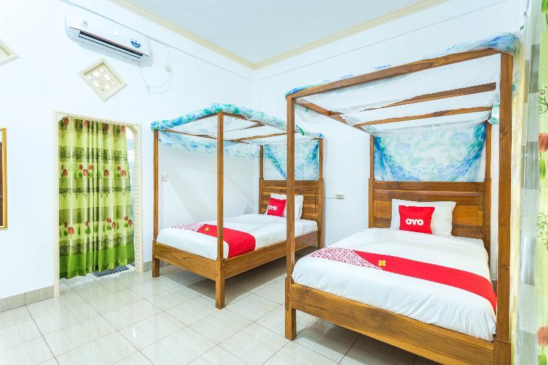 Oyo 1895 Lamancha Homestay Kuta  Экстерьер фото